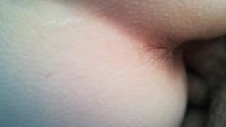 Бойфренд с маленьким членом горячо ебёт девку в пиздень на кровати