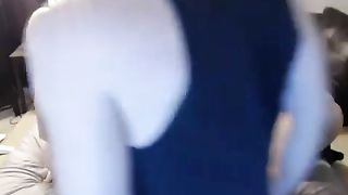 Три студентки делят между собой большой член парня