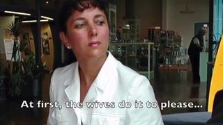 Замужние бабы сосут у любовников и трахаются с ними на глазах у супругов